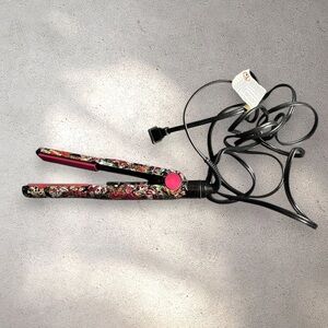 ED Hardy collage ceramic plate flat iron 1 inch 5 heat settings Works